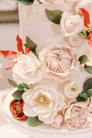 Wedding cake with sugar flowers. Melissa Mayrie Photography